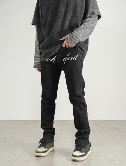 Vintage Embroidered Baggy Jeans with Washed Finish
